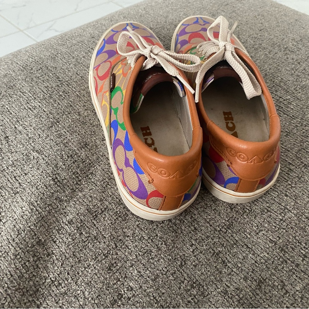 Coach - Picture 2 of 2